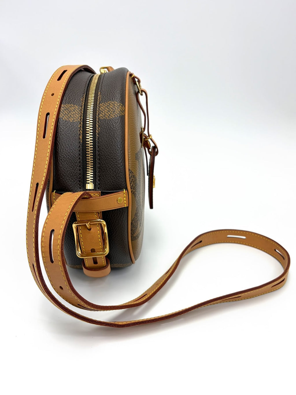 Louis Vuitton Monogram Giant Bôite Chapeau MM