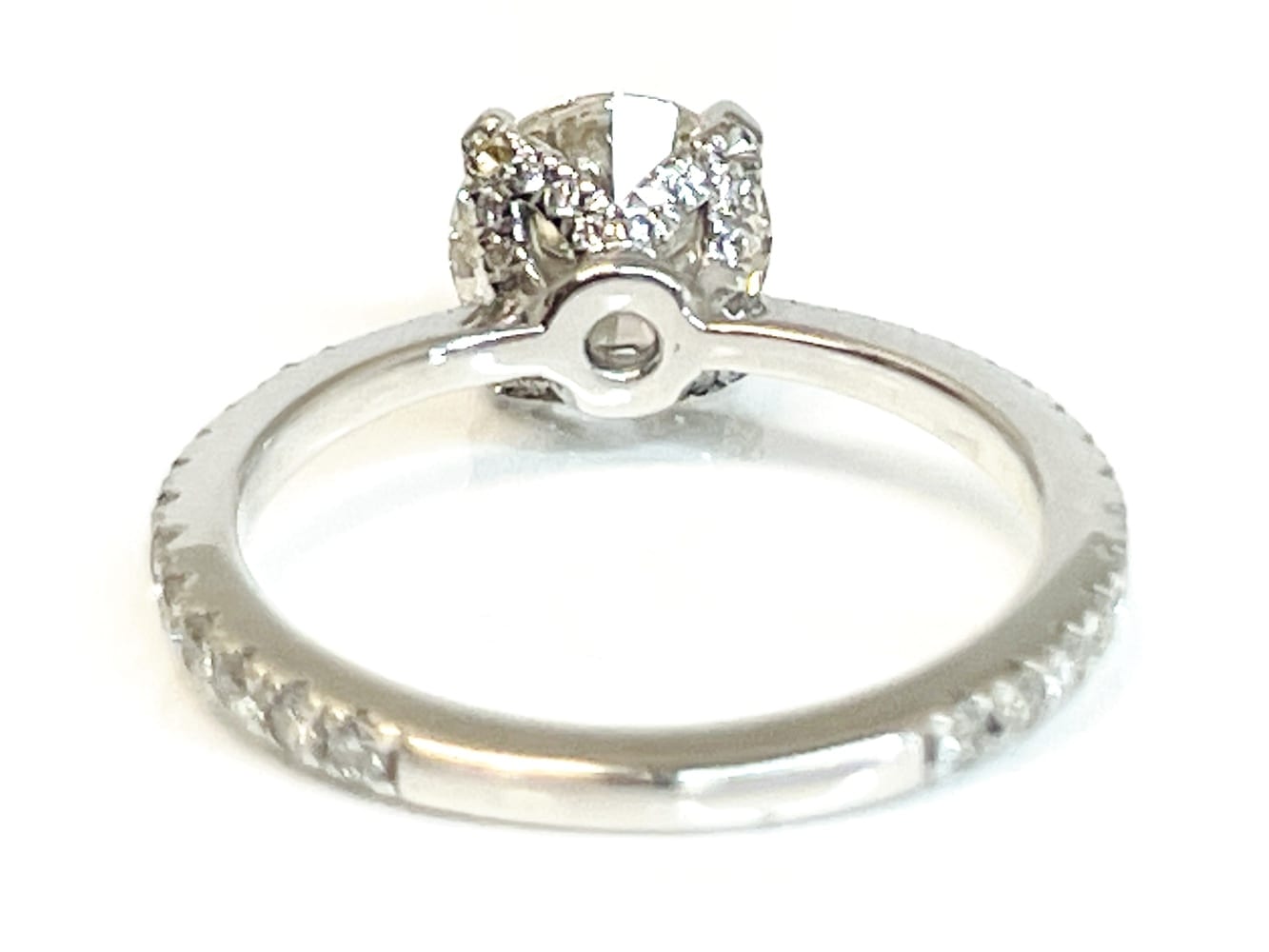 18K White Gold Lab-Grown Diamond Ring 4