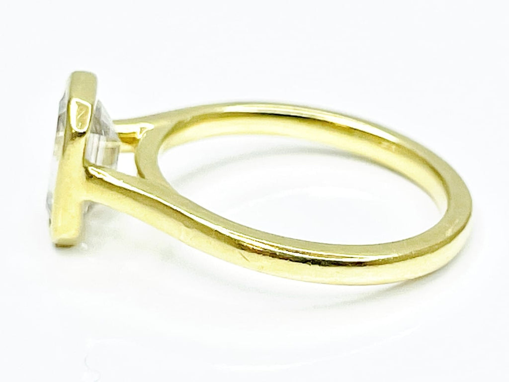 18K Yellow Gold Emerald Cut Diamond Ring 3
