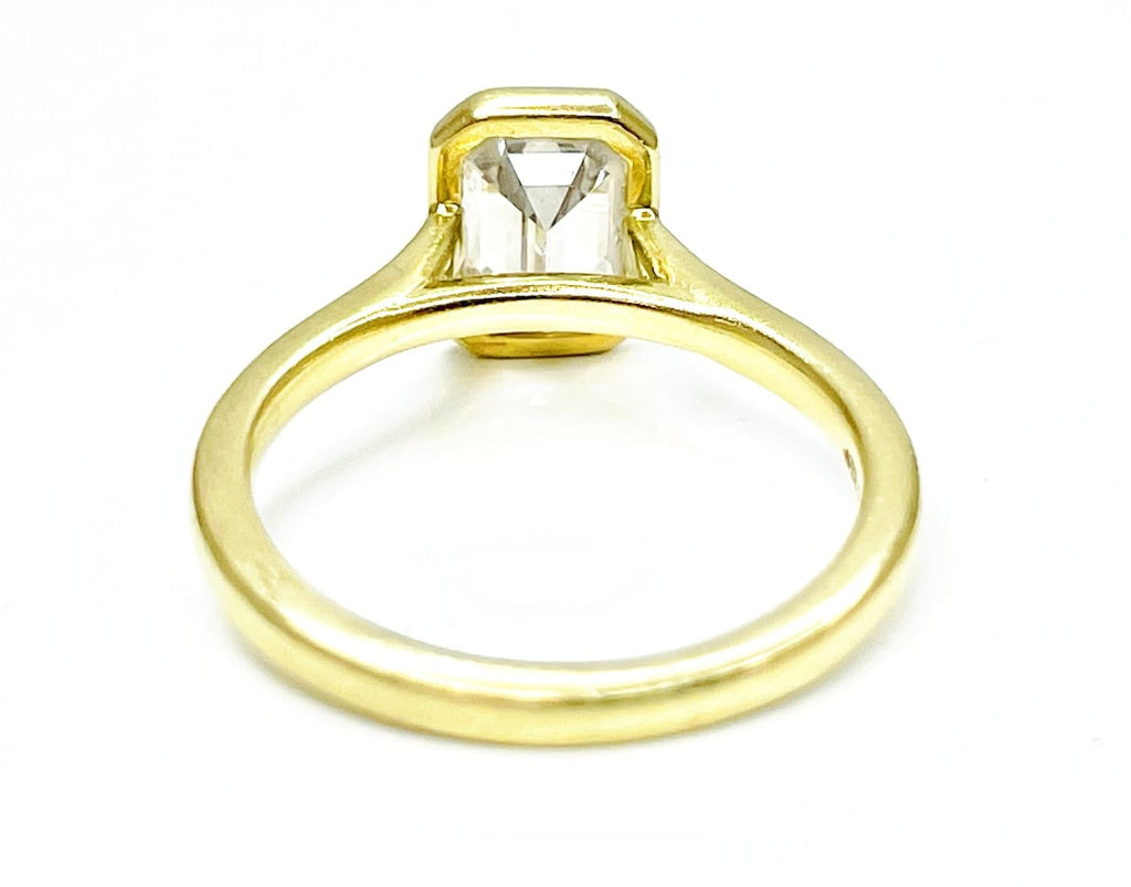 18K Yellow Gold Emerald Cut Diamond Ring 5