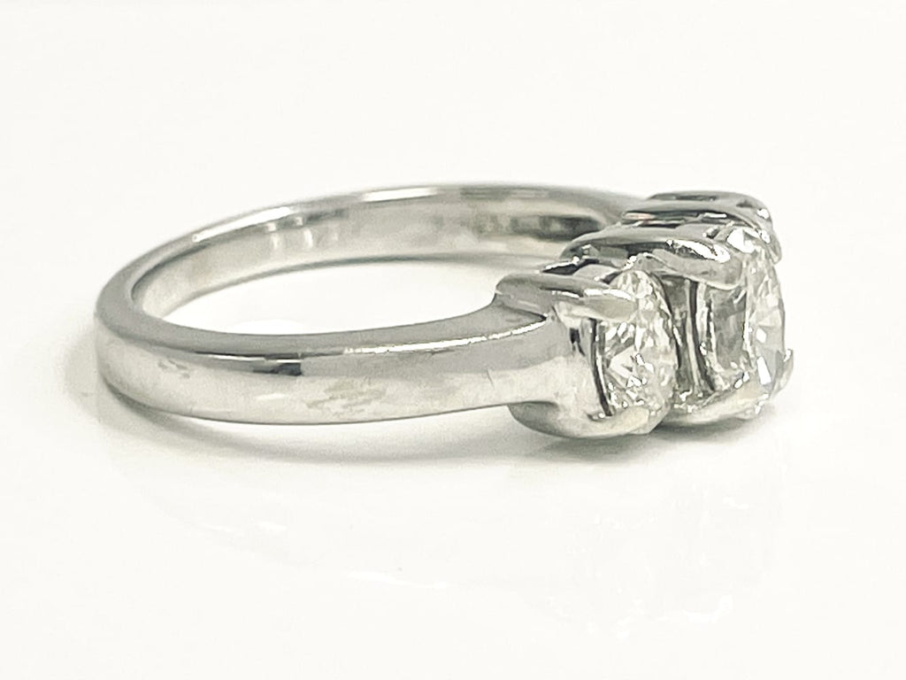 Sparkling 14K White Gold Diamond Ring 1