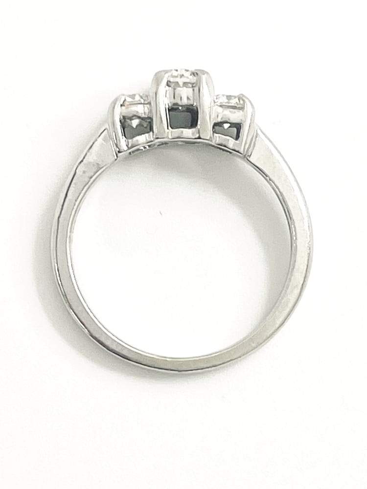Sparkling 14K White Gold Diamond Ring 3