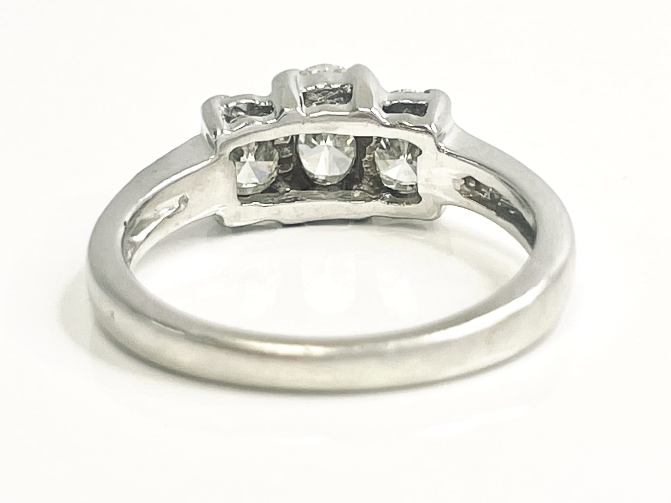 Sparkling 14K White Gold Diamond Ring 4