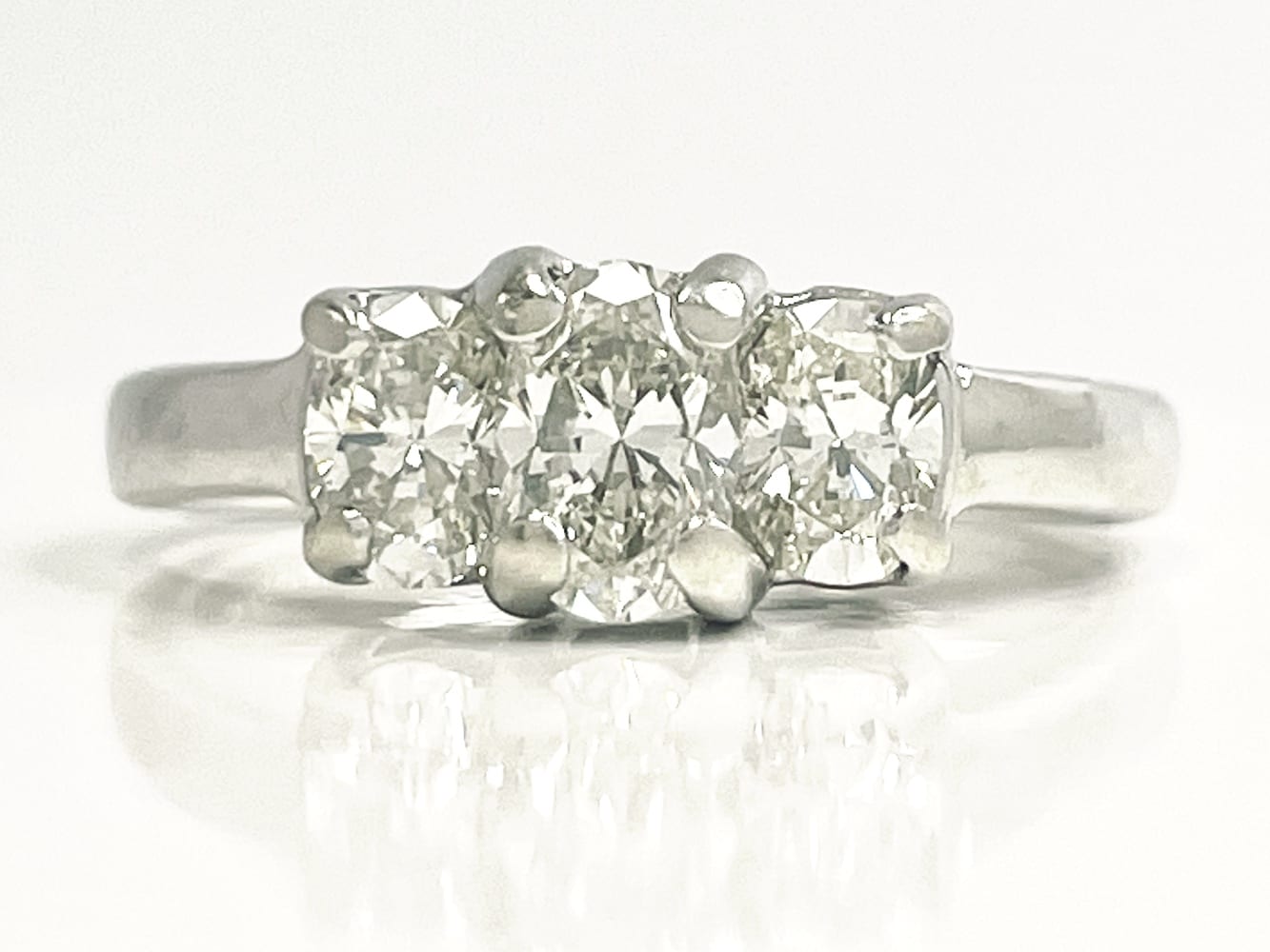 Sparkling 14K White Gold Diamond Ring 5