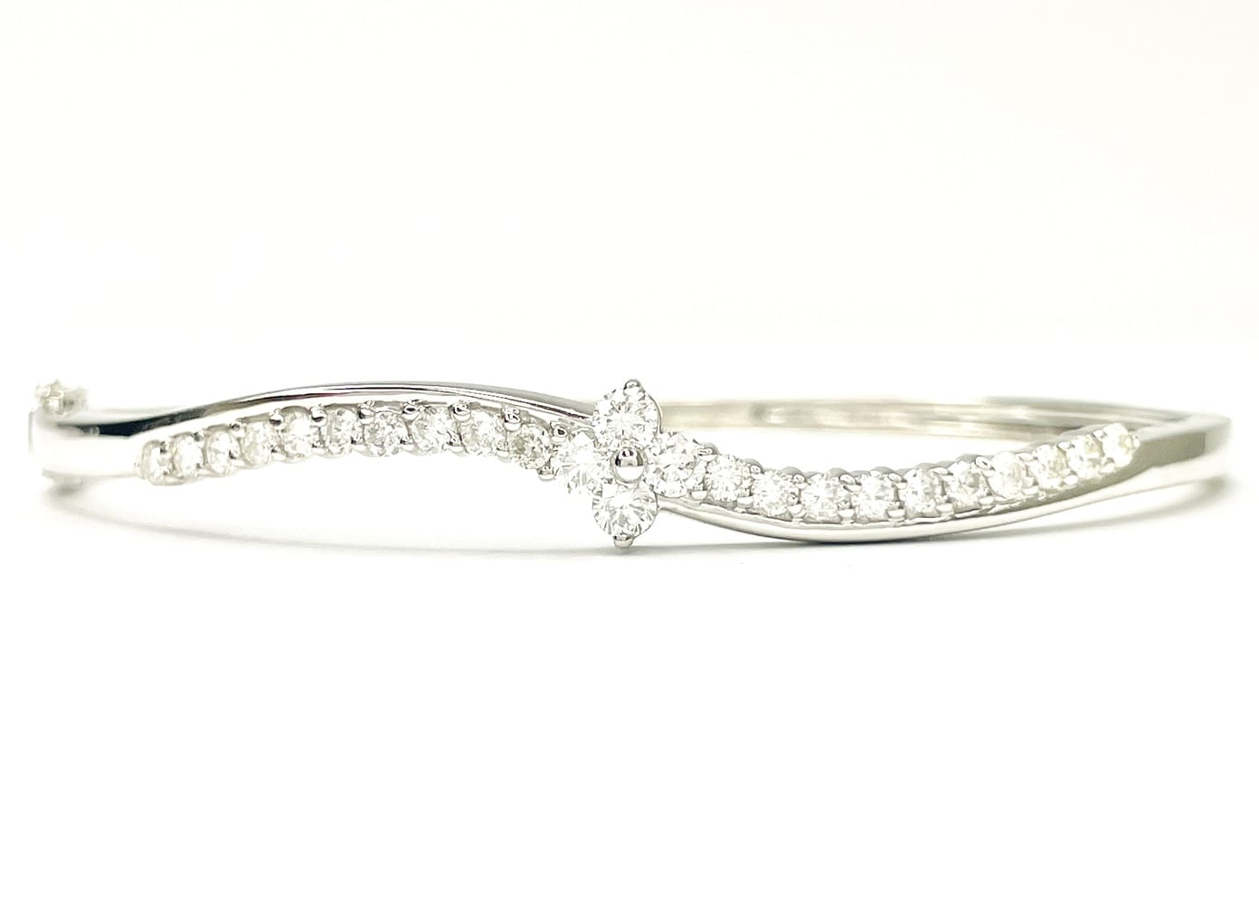 18K White Gold Diamond Bangle 1.40 CTW 1
