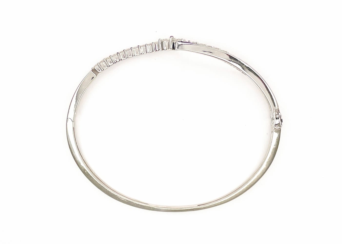 18K White Gold Diamond Bangle 1.40 CTW 2