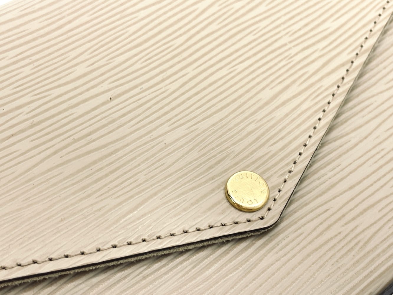 Louis Vuitton Felicie Pochette in Epi Leather 4