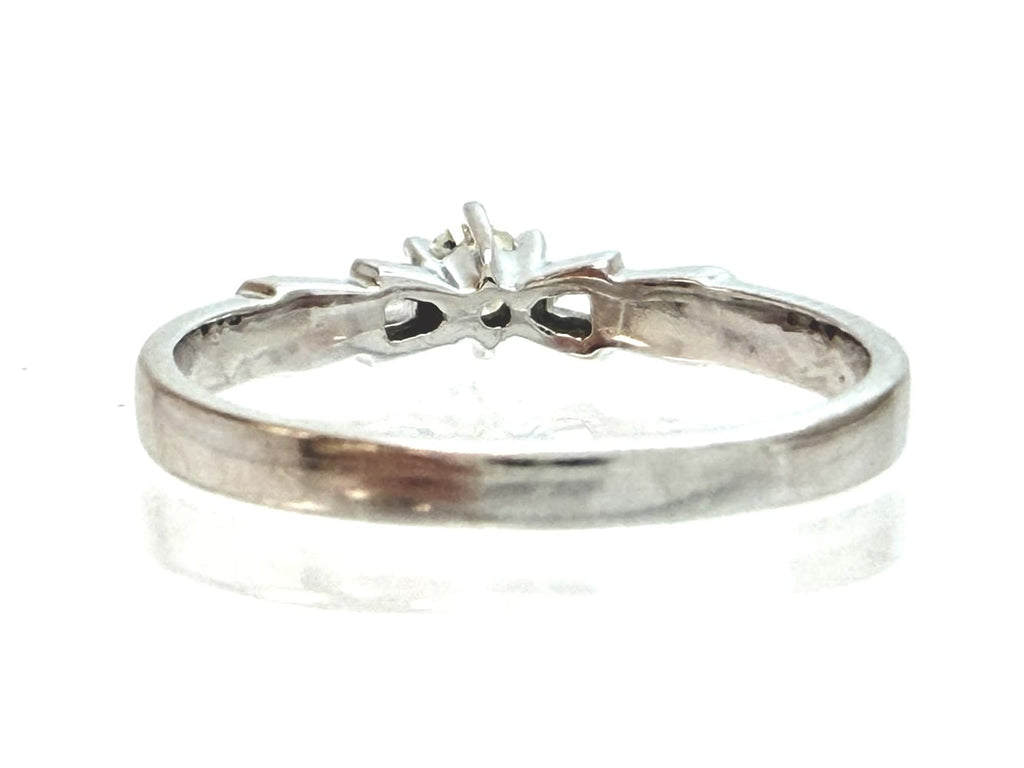 Elegant 14K White Gold Diamond Ring 1