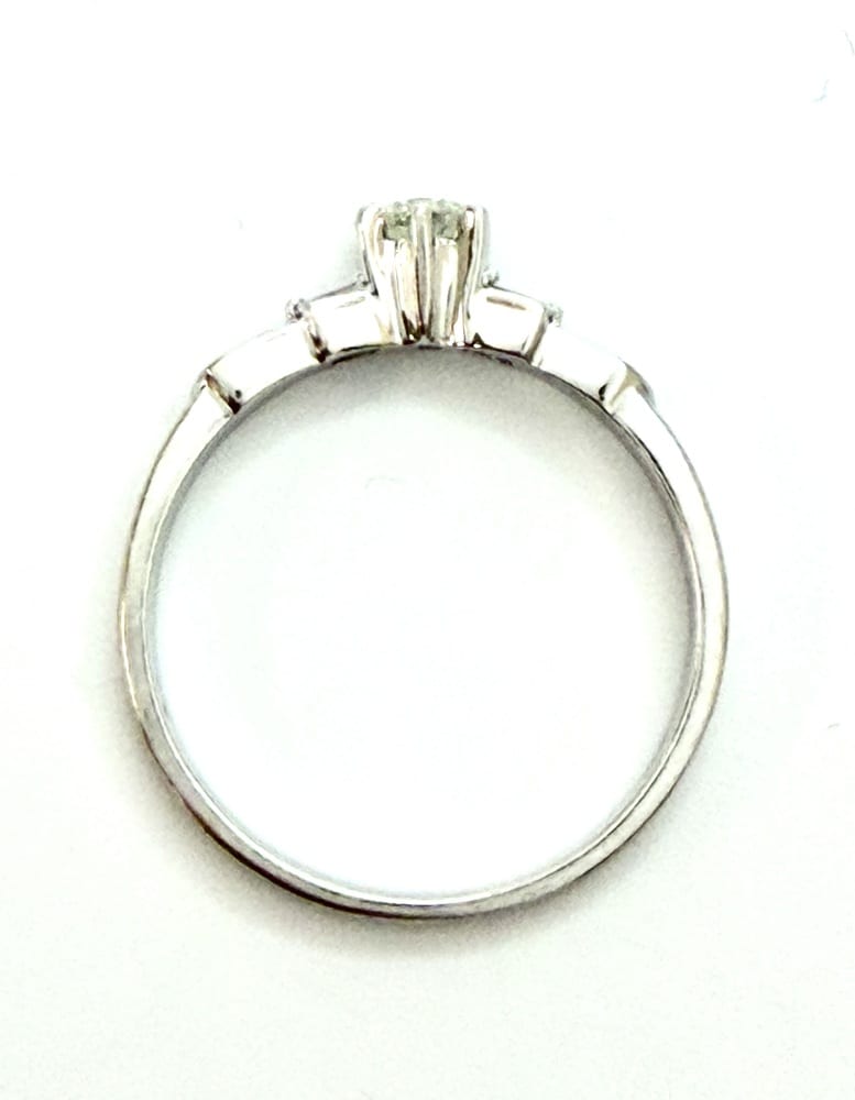 Elegant 14K White Gold Diamond Ring 2