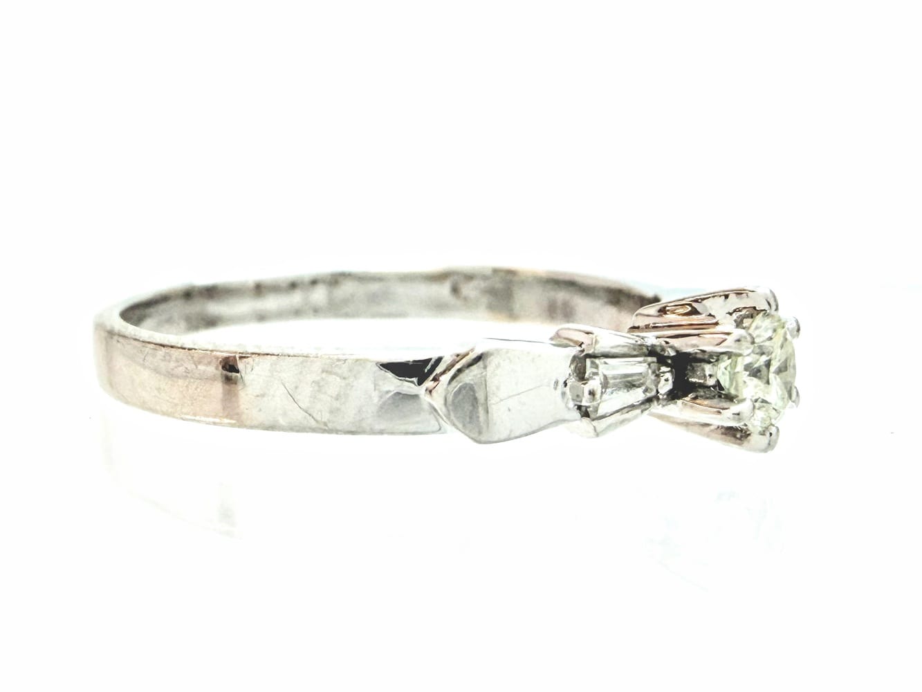 Elegant 14K White Gold Diamond Ring 4
