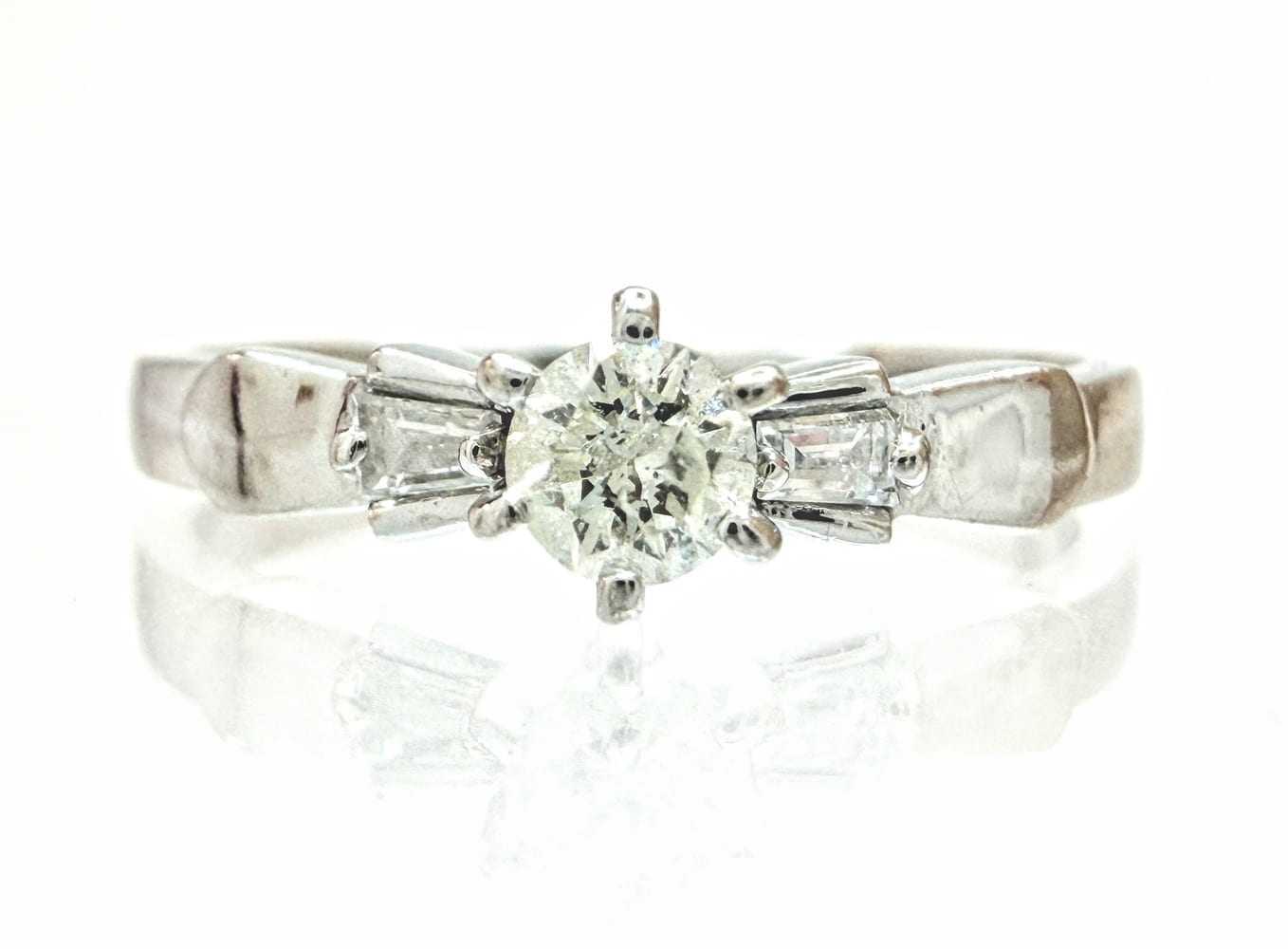 Elegant 14K White Gold Diamond Ring 6